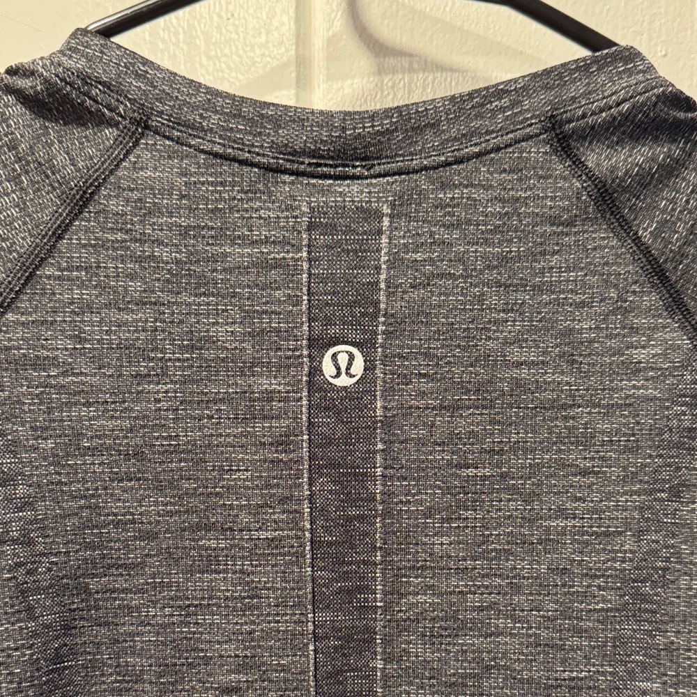 lululemon athletica Swiftly Tech Short Sleeve Tee ~ Size 10 - Picture 2 of 5
